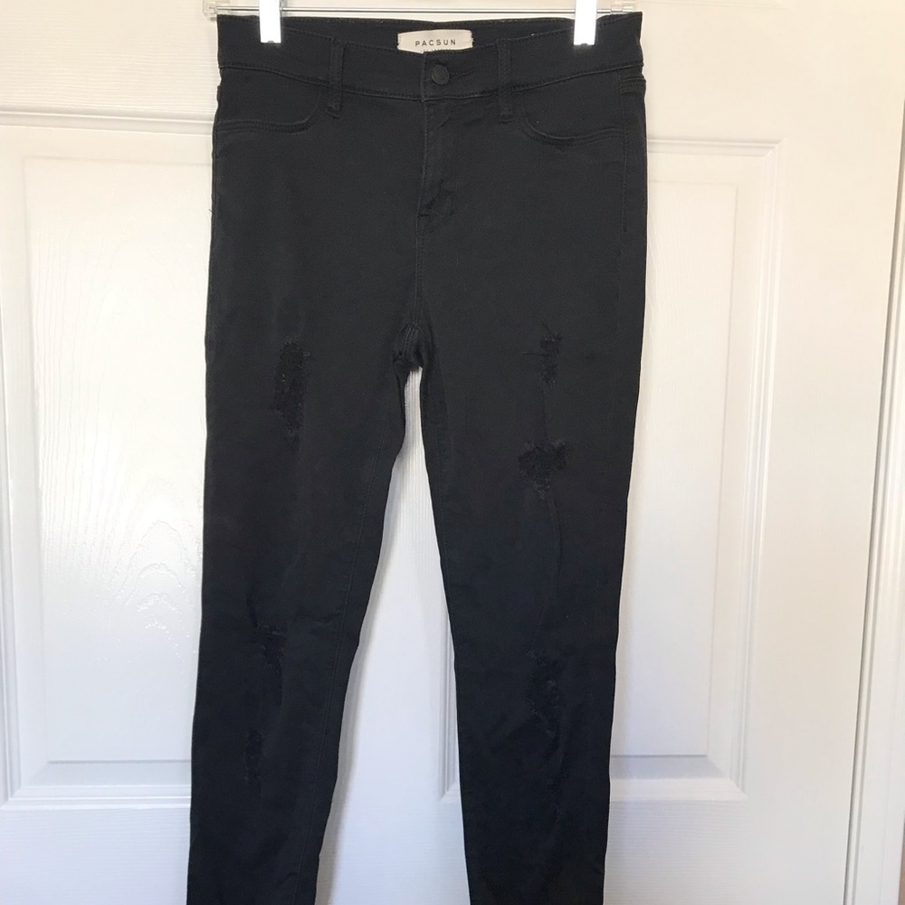 Black jeggings with holes